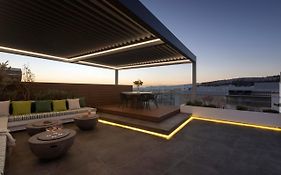 New Stunning Penthouse W/Spectacular Vistas!